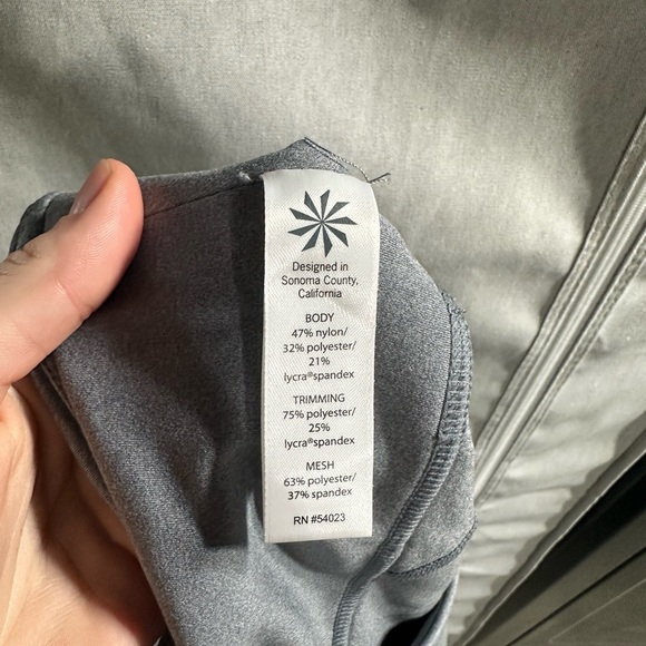 Athleta Women's Colorblock Mesh Salutation Capri Legging Cobblestone‎ Gray sz M - Picture 6 of 6